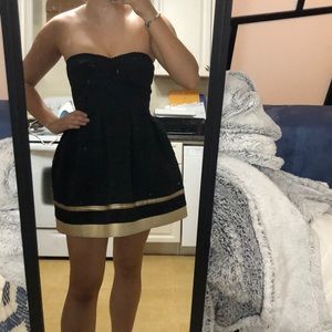 Stunning dress perfect for formal occasions!!